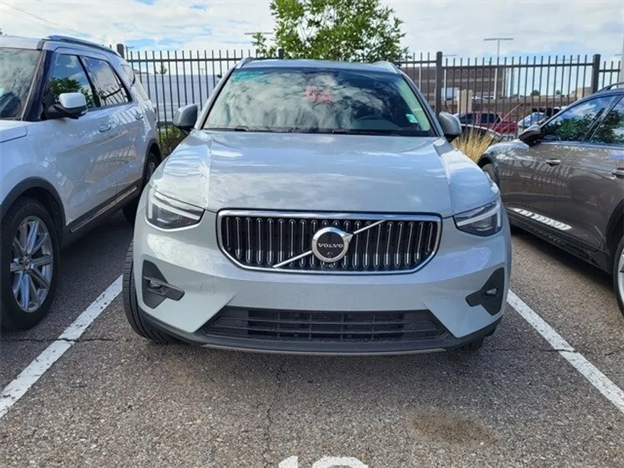 2024 Volvo XC40 Ultimate photo 1