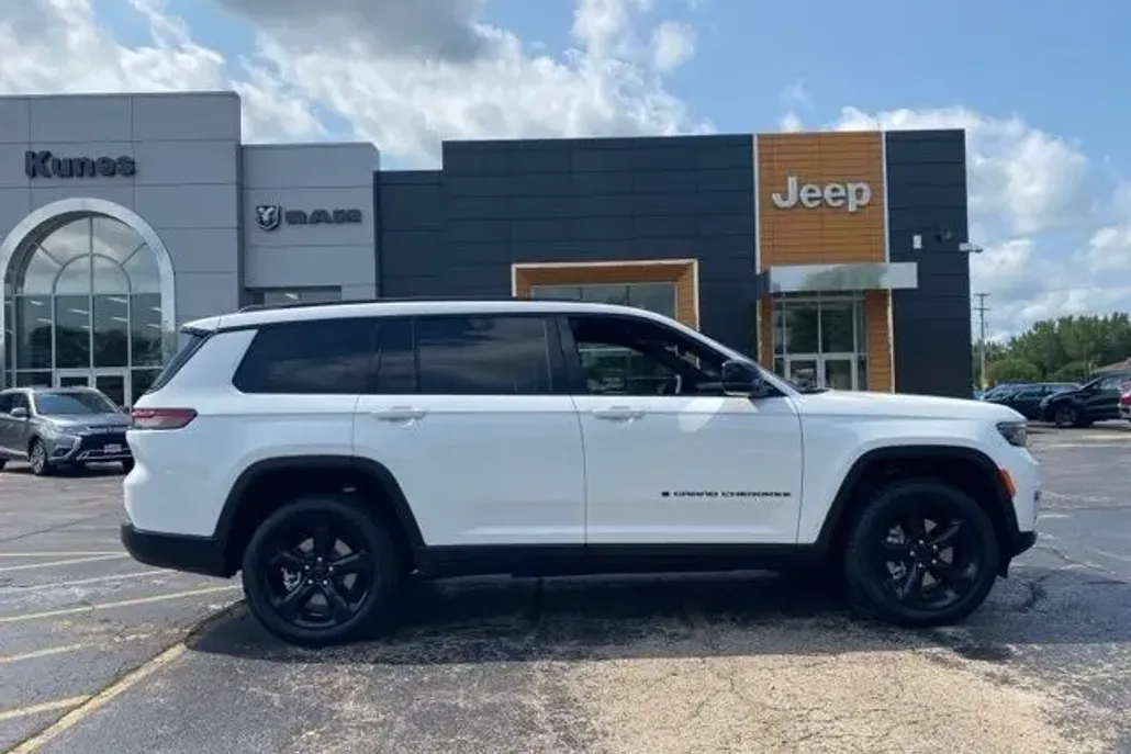 2025 Jeep Grand Cherokee Limited photo 1