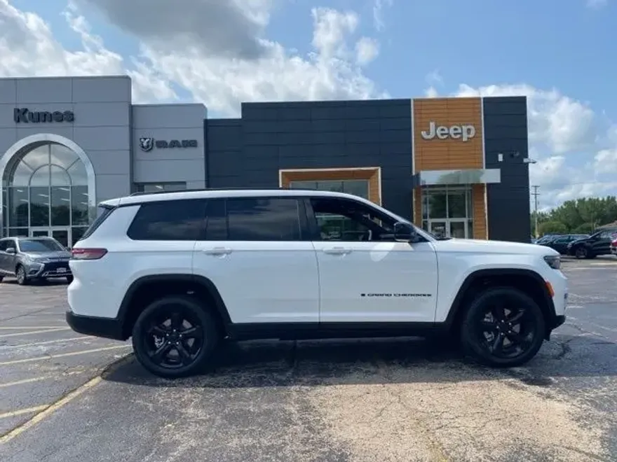 2025 Jeep Grand Cherokee Limited photo 1