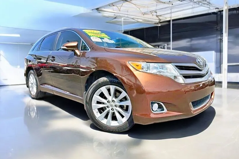 2013 Toyota Venza LE photo 1