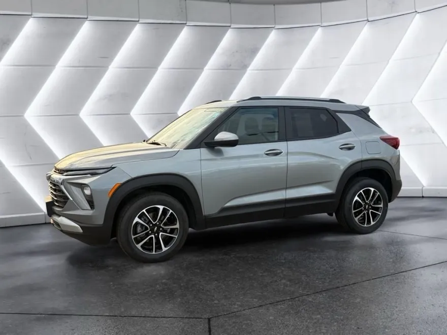 2025 Chevrolet Trailblazer LT photo 1