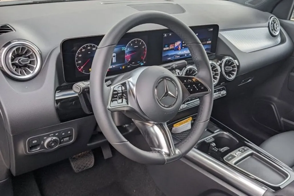 2026 Mercedes Benz GLA 250 photo 1