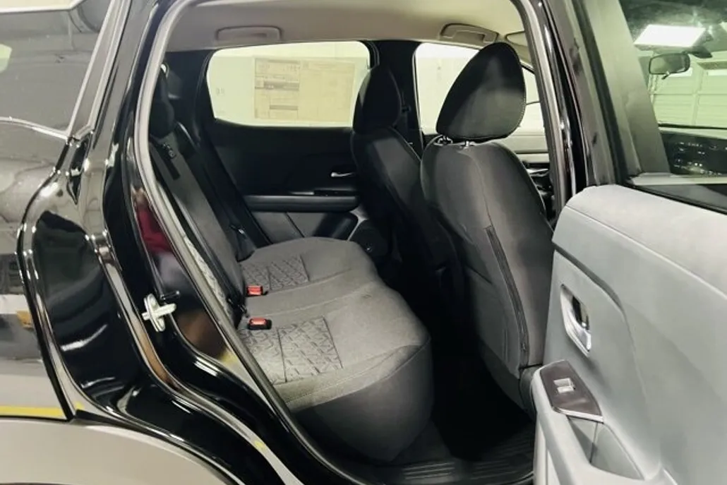 2025 Nissan Kicks SV photo 1