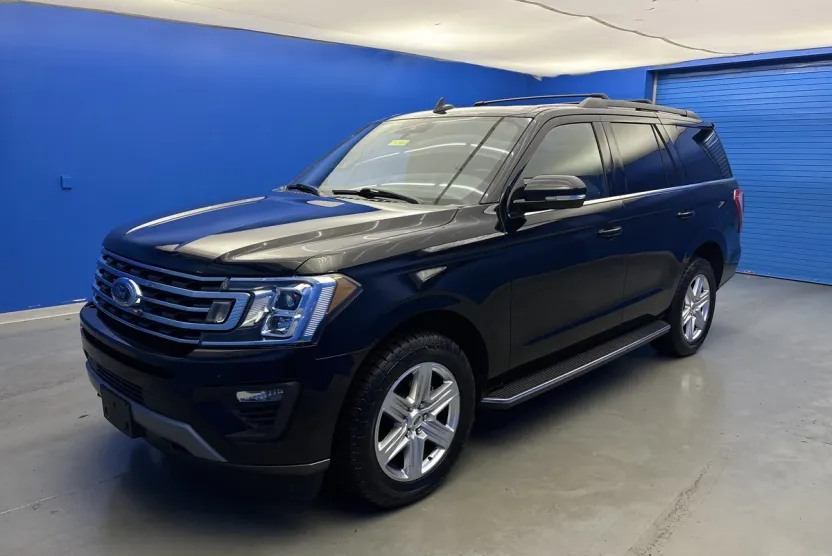 2020 Ford Expedition XLT photo 1
