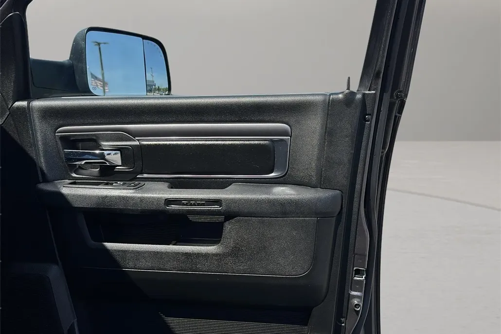 2021 Ram 1500 Classic Warlock photo 1