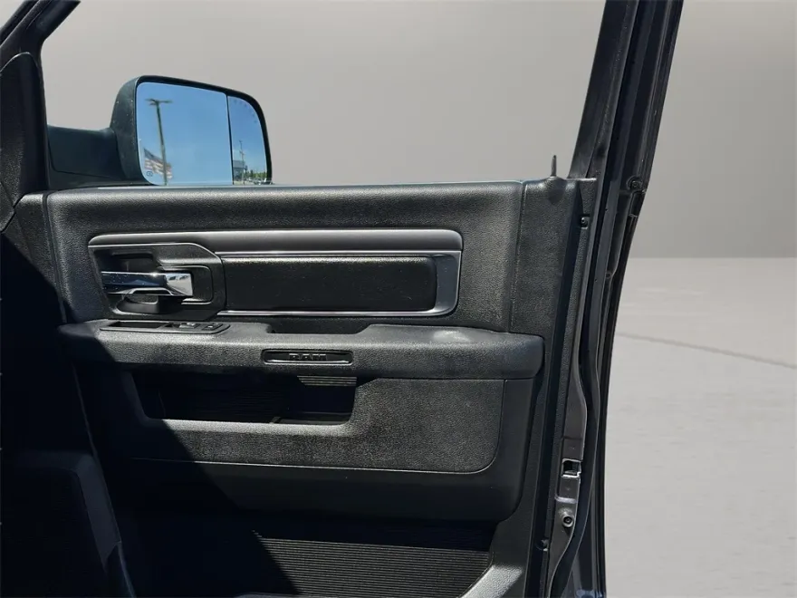 2021 Ram 1500 Classic Warlock photo 1