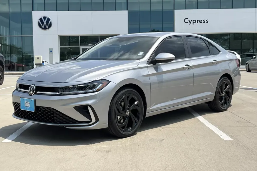 2025 Volkswagen Jetta SE photo 1