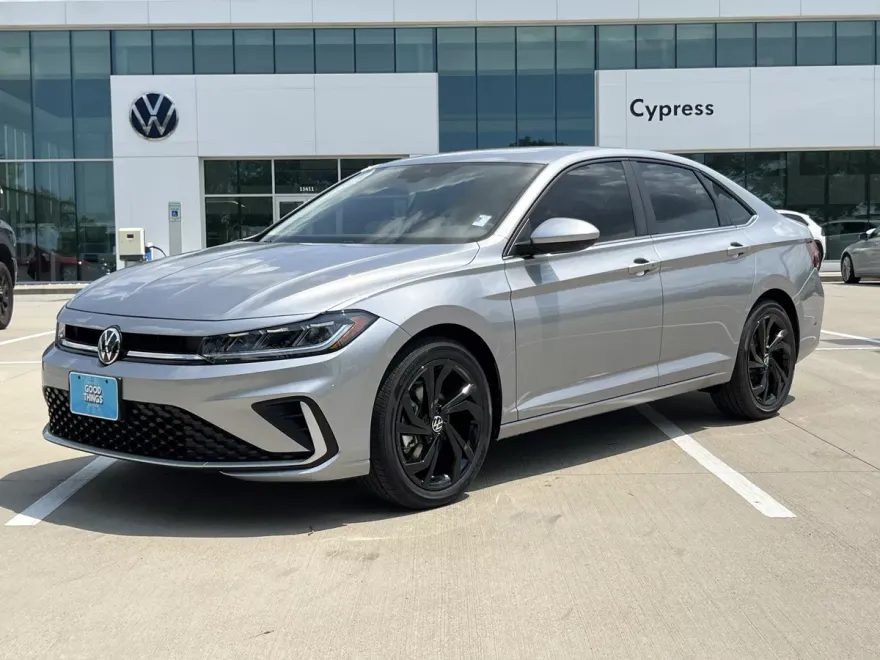 2025 Volkswagen Jetta SE photo 1