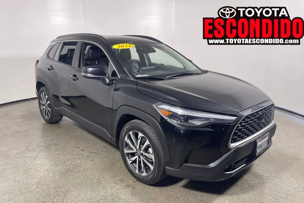 2022 Toyota Corolla Cross XLE photo 1