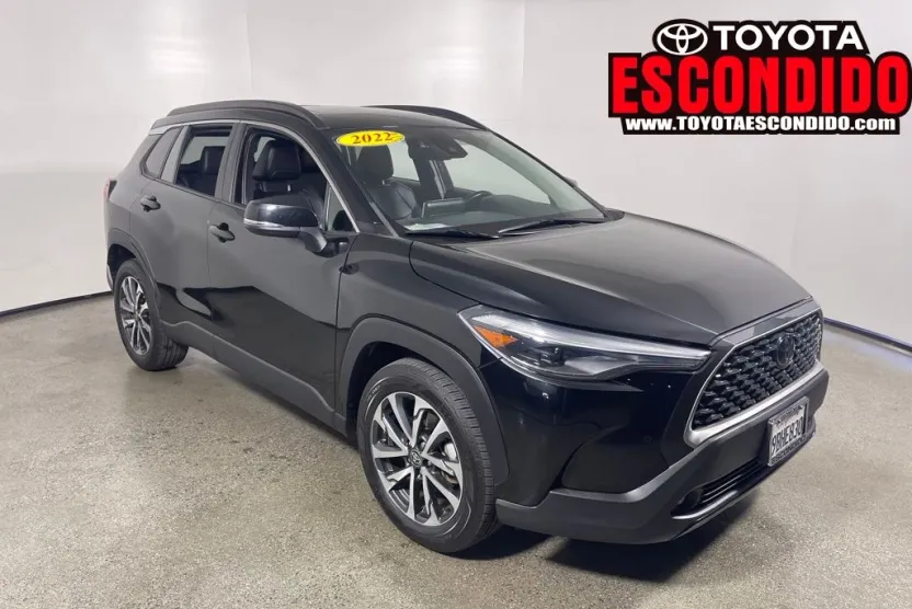 2022 Toyota Corolla Cross XLE photo 1