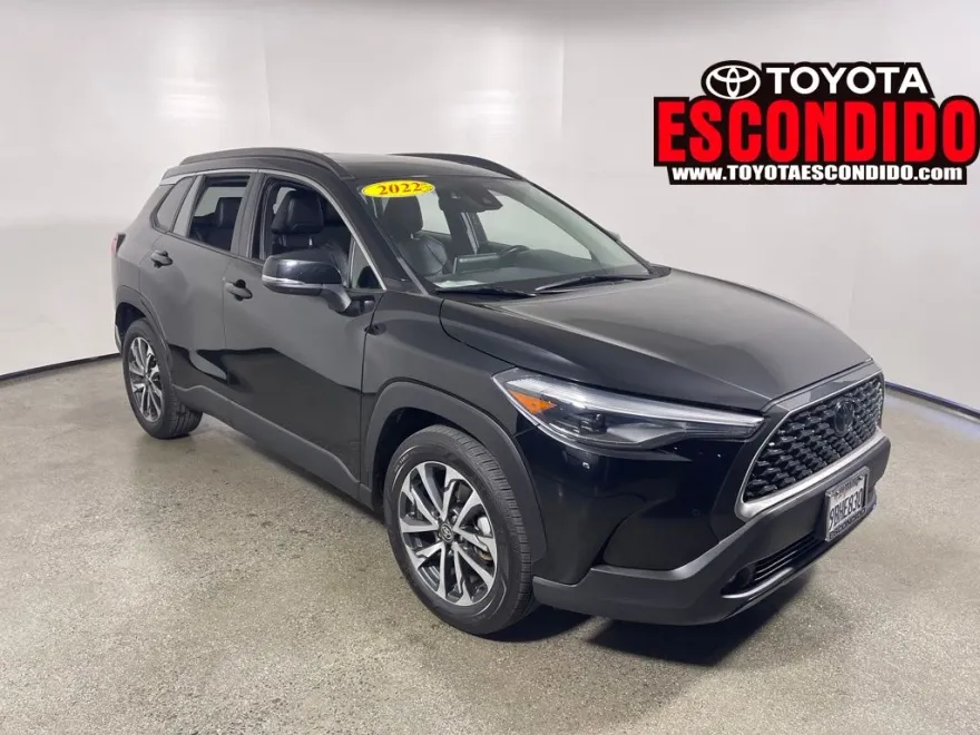 2022 Toyota Corolla Cross XLE photo 1