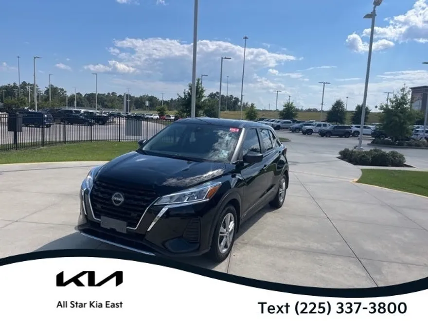2022 Nissan Kicks S photo 1