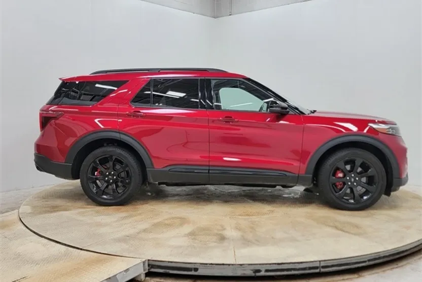 2024 Ford Explorer ST photo 1