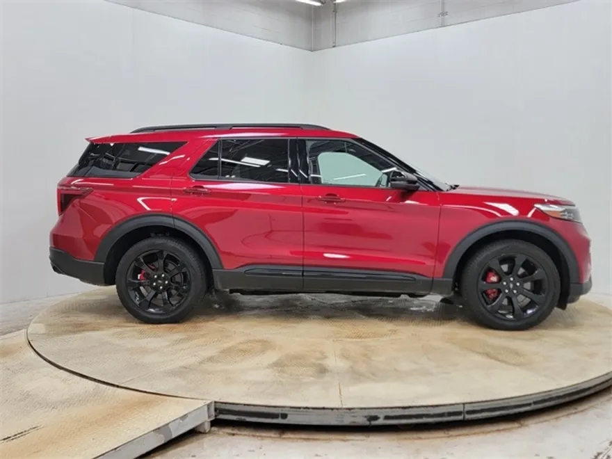 2024 Ford Explorer ST photo 1