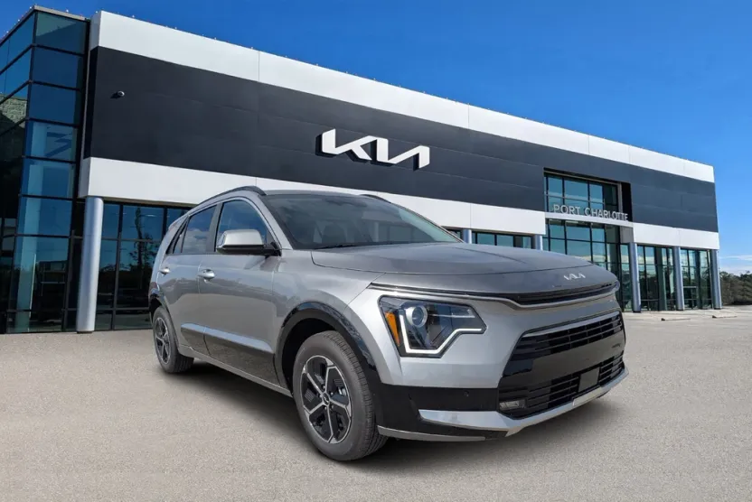 2025 Kia Niro SX Touring photo 1