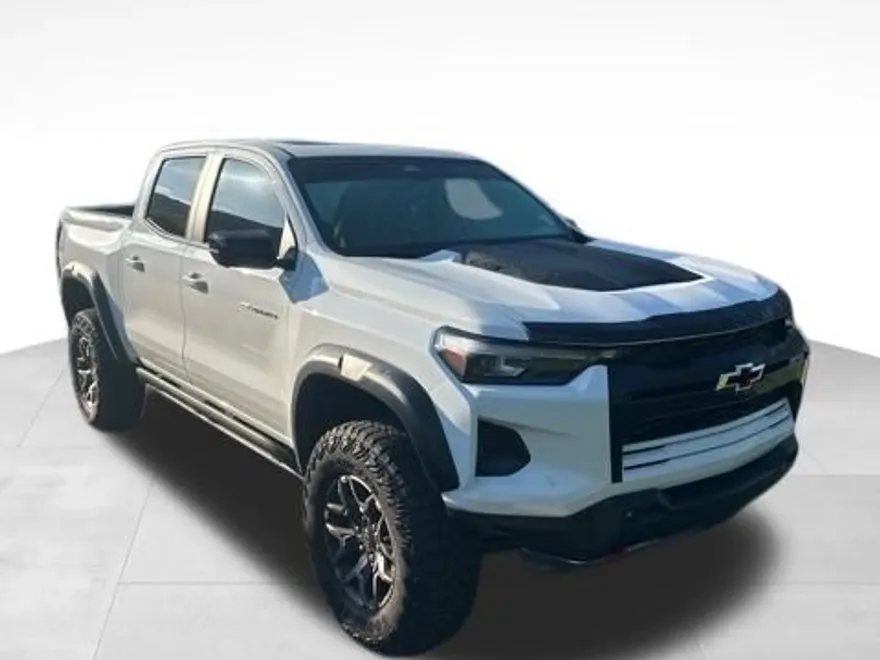 2025 Chevrolet Colorado ZR2 photo 1