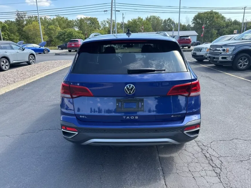 2022 Volkswagen Taos SEL photo 1