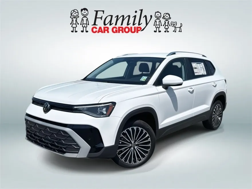 2025 Volkswagen Taos SE photo 1