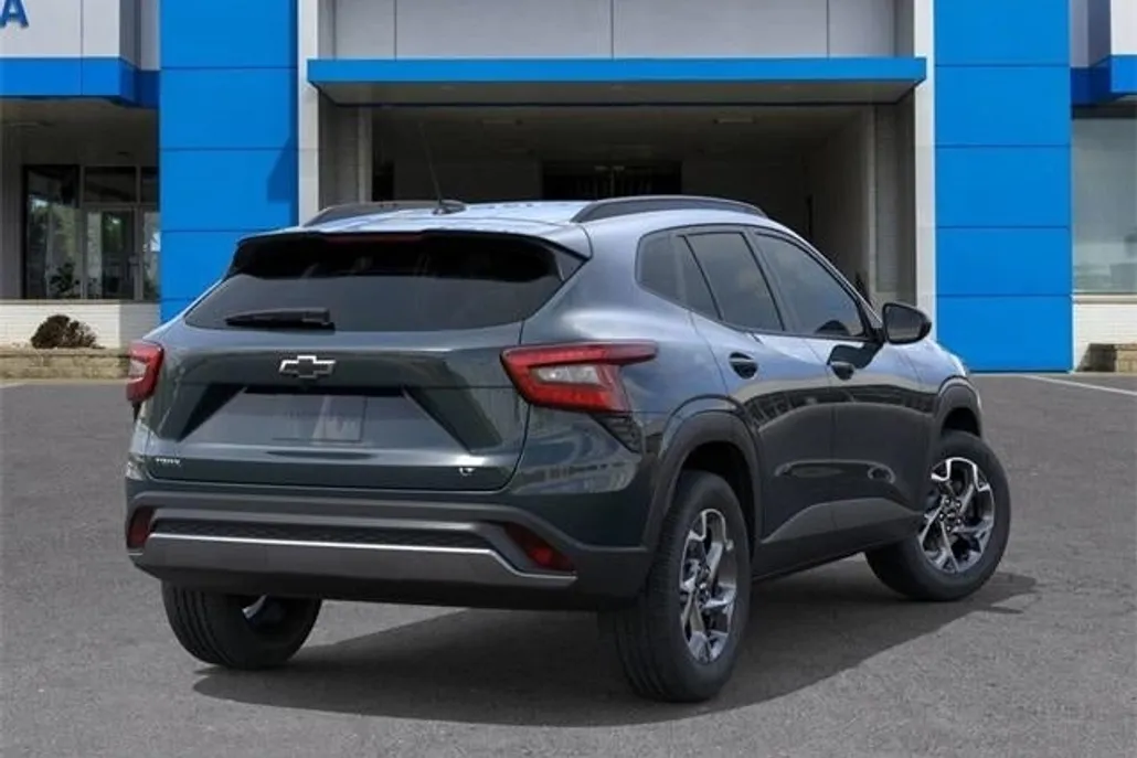 2025 Chevrolet Trax LT photo 1