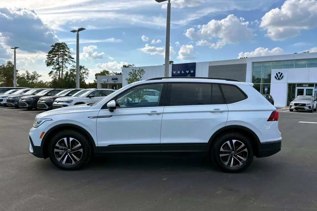 2024 Volkswagen Tiguan S photo 1