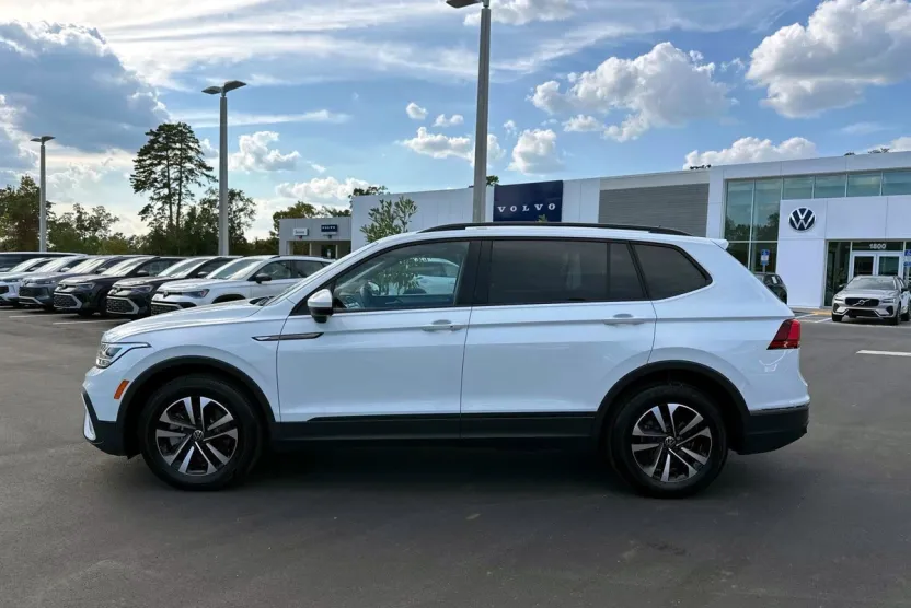 2024 Volkswagen Tiguan S photo 1