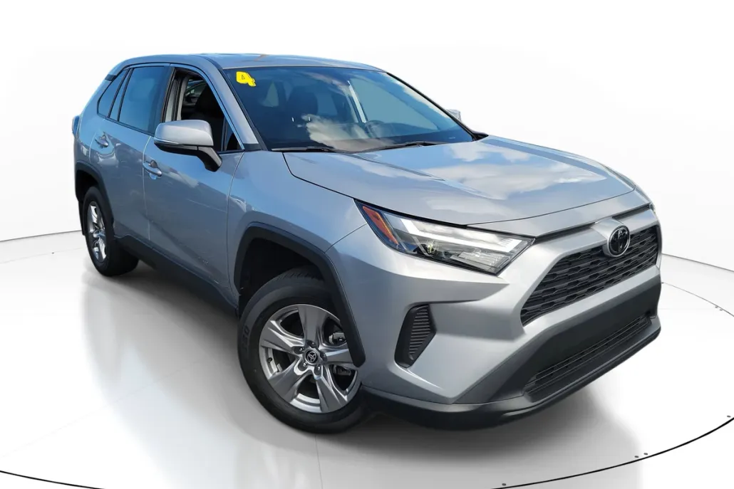 2024 Toyota RAV4 LE photo 1