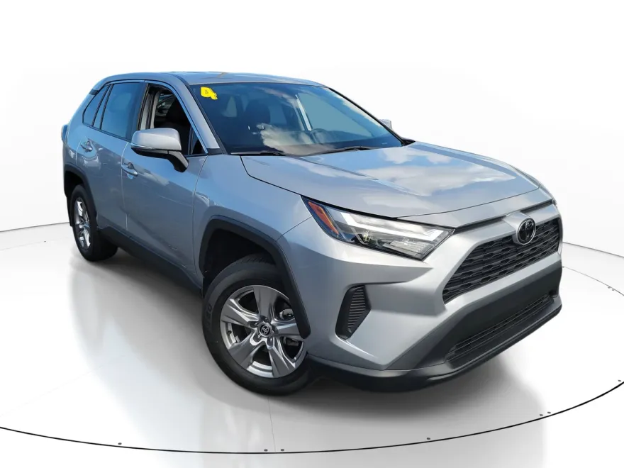 2024 Toyota RAV4 LE photo 1