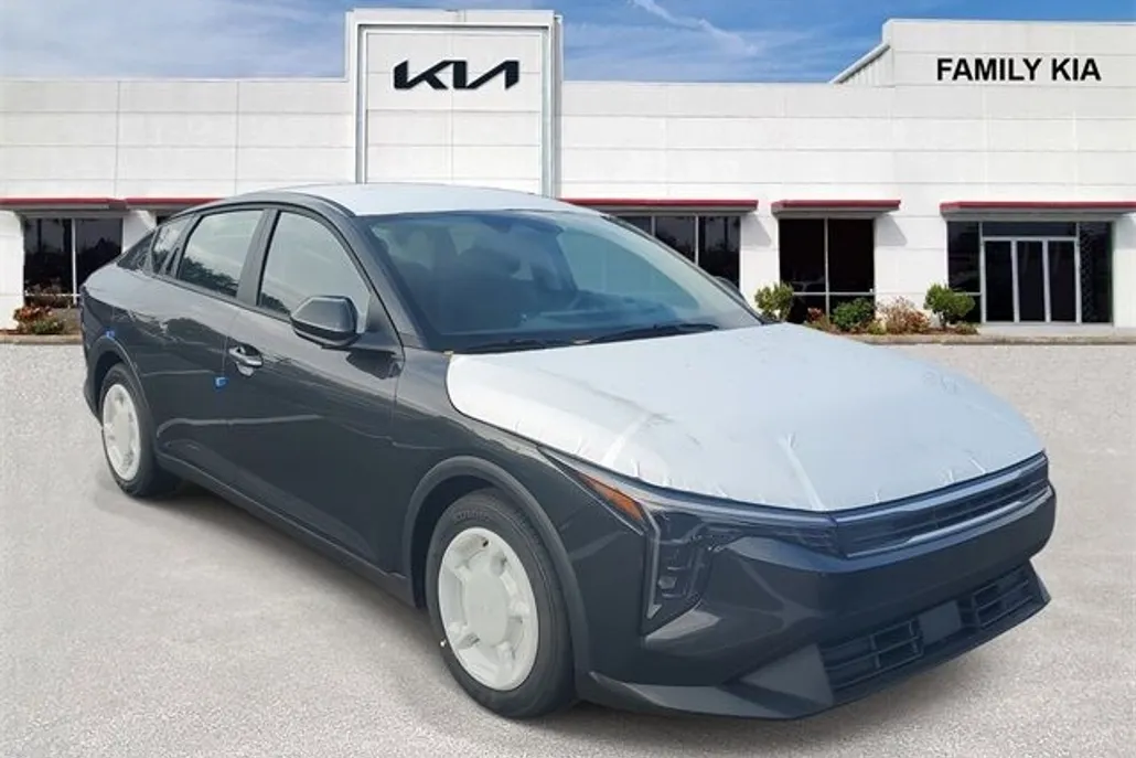 2025 Kia K4 LXS photo 1