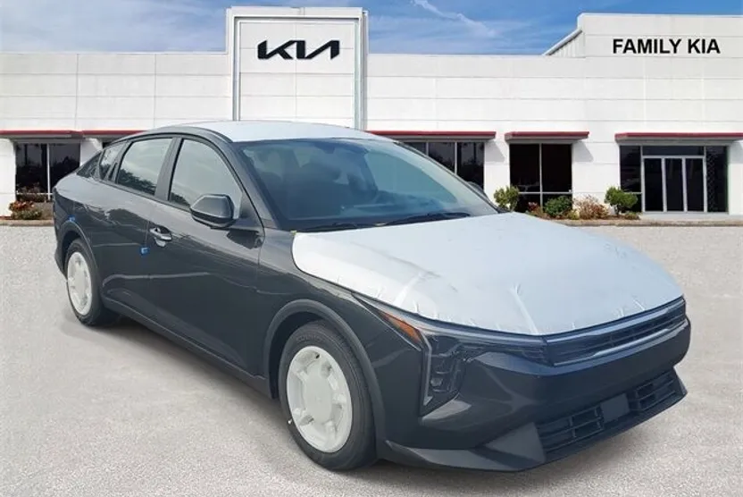 2025 Kia K4 LXS photo 1