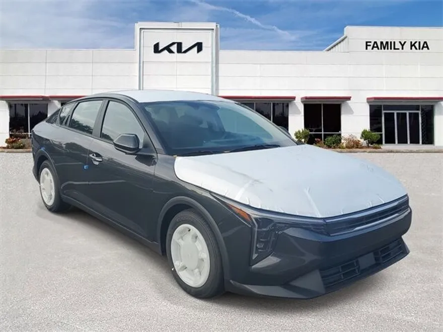 2025 Kia K4 LXS photo 1