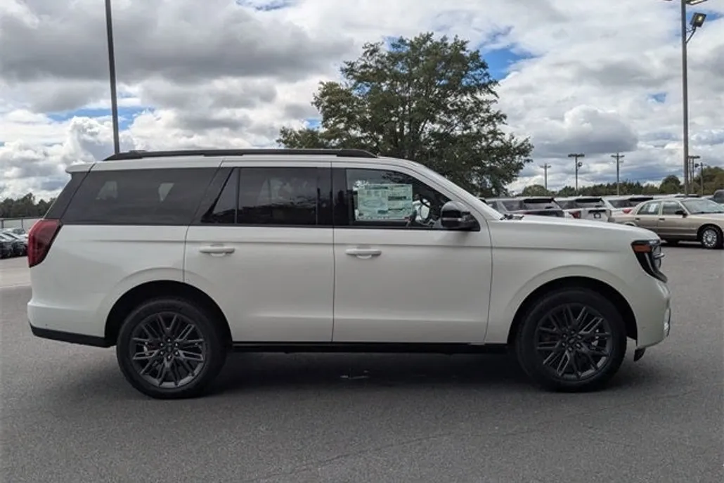 2025 Ford Expedition Platinum photo 1