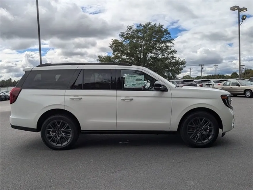 2025 Ford Expedition Platinum photo 1