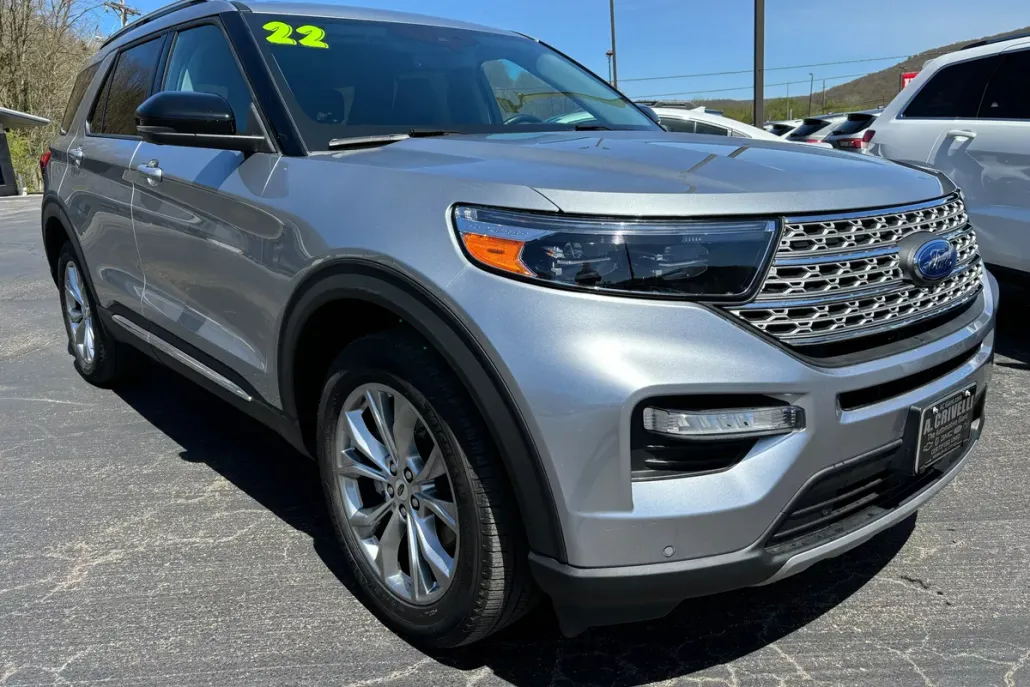 2022 Ford Explorer Limited photo 1