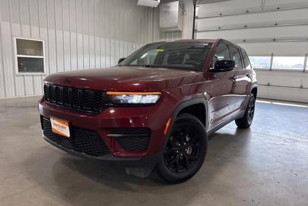 2024 Jeep Grand Cherokee Altitude photo 1