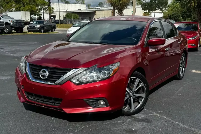2016 Nissan Altima 2.5 SR photo 1