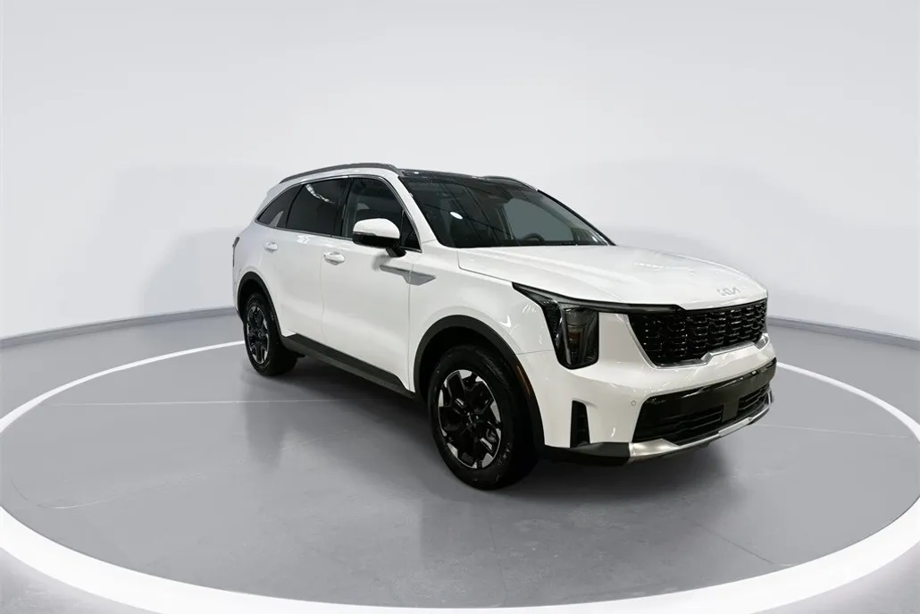 2025 Kia Sorento S photo 1