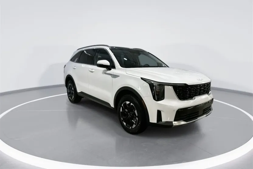 2025 Kia Sorento S photo 1