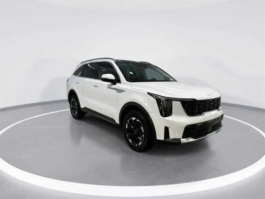 2025 Kia Sorento S photo 1