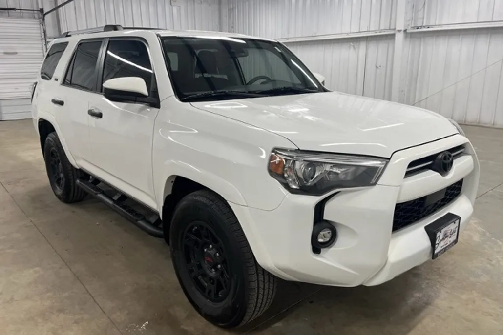 2021 Toyota 4Runner SR5 photo 1