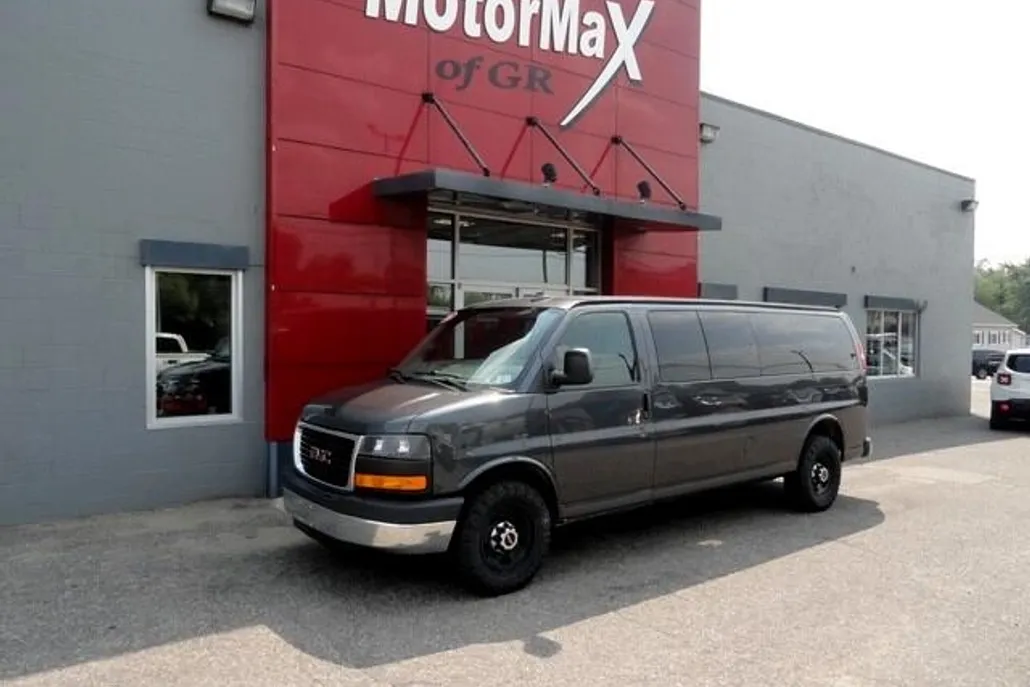 2016 Gmc Savana Passenger 3500 photo 1