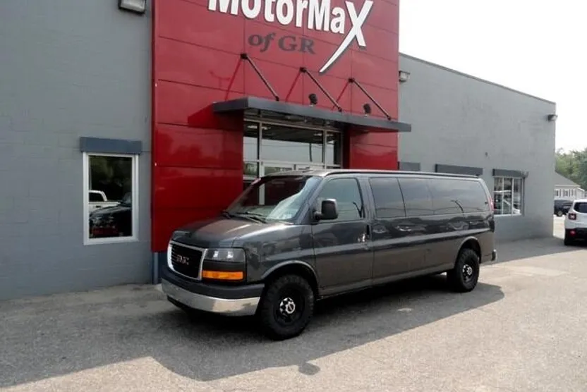 2016 Gmc Savana Passenger 3500 photo 1