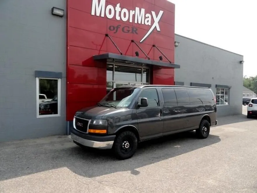2016 Gmc Savana Passenger 3500 photo 1