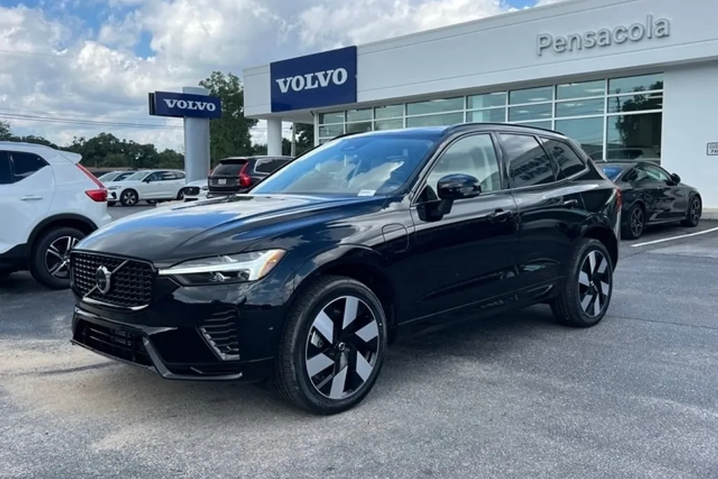 2025 Volvo XC60 T8 Plus photo 1