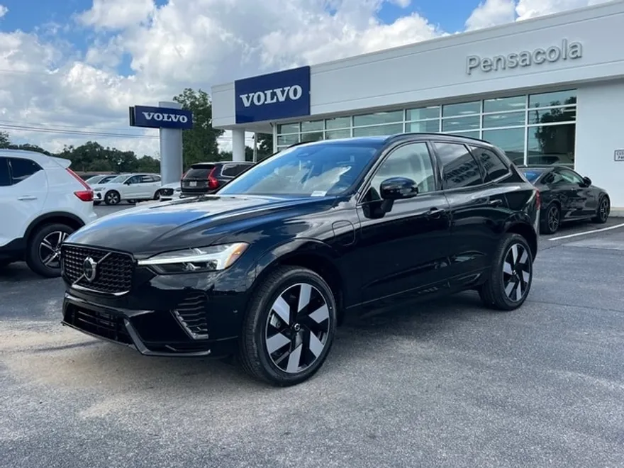 2025 Volvo XC60 T8 Plus photo 1