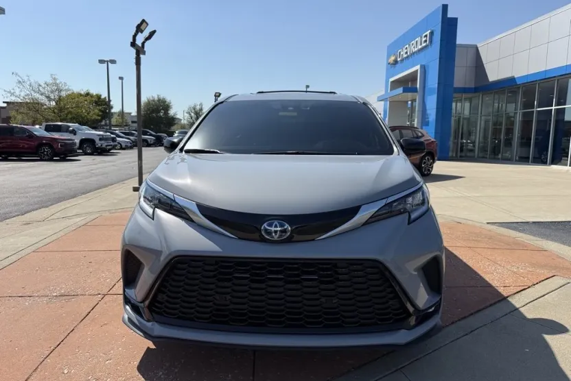 2024 Toyota Sienna XSE photo 1