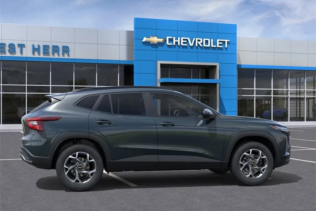 2025 Chevrolet Trax LT photo 1