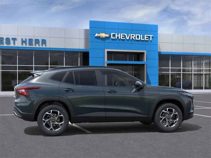 2025 Chevrolet Trax LT photo 1