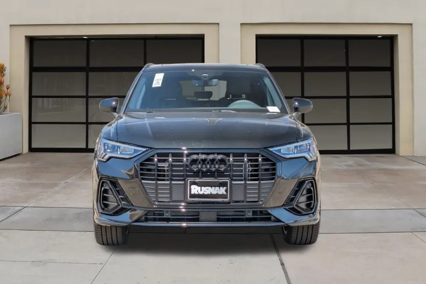 2025 Audi Q3 S line Premium photo 1