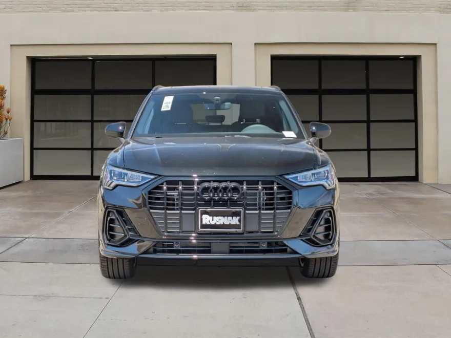 2025 Audi Q3 S line Premium photo 1