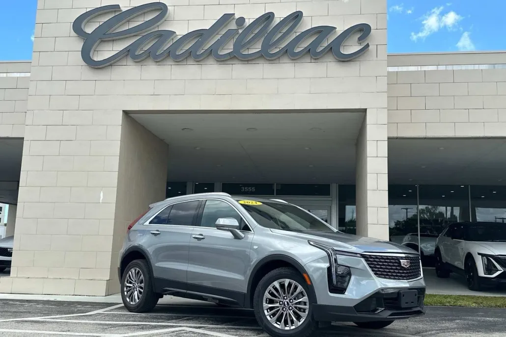 2024 Cadillac XT4 Premium Luxury photo 1